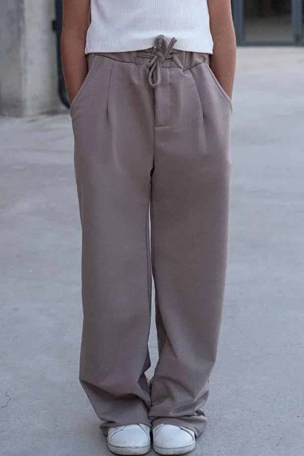 Детские спортивные штаны для девочек с эластичным поясом, модель Girl'S sweatpants with elastic waistband, lace-up detail and pockets, ages 9-14, mink, Breeze, Taupe — фото 2