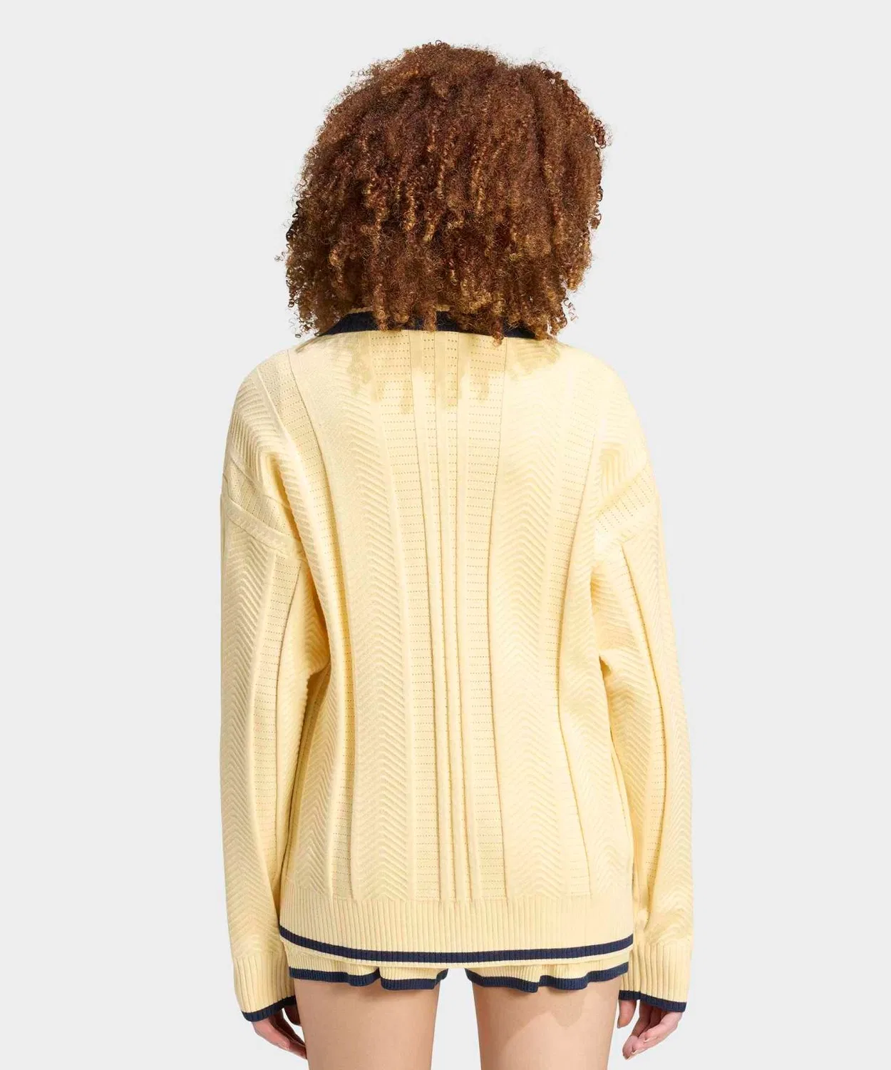 Женский кардиган свободного кроя с V-образным вырезом, модель Cable Knit Cardigan Adidas, Light Yellow — фото 2