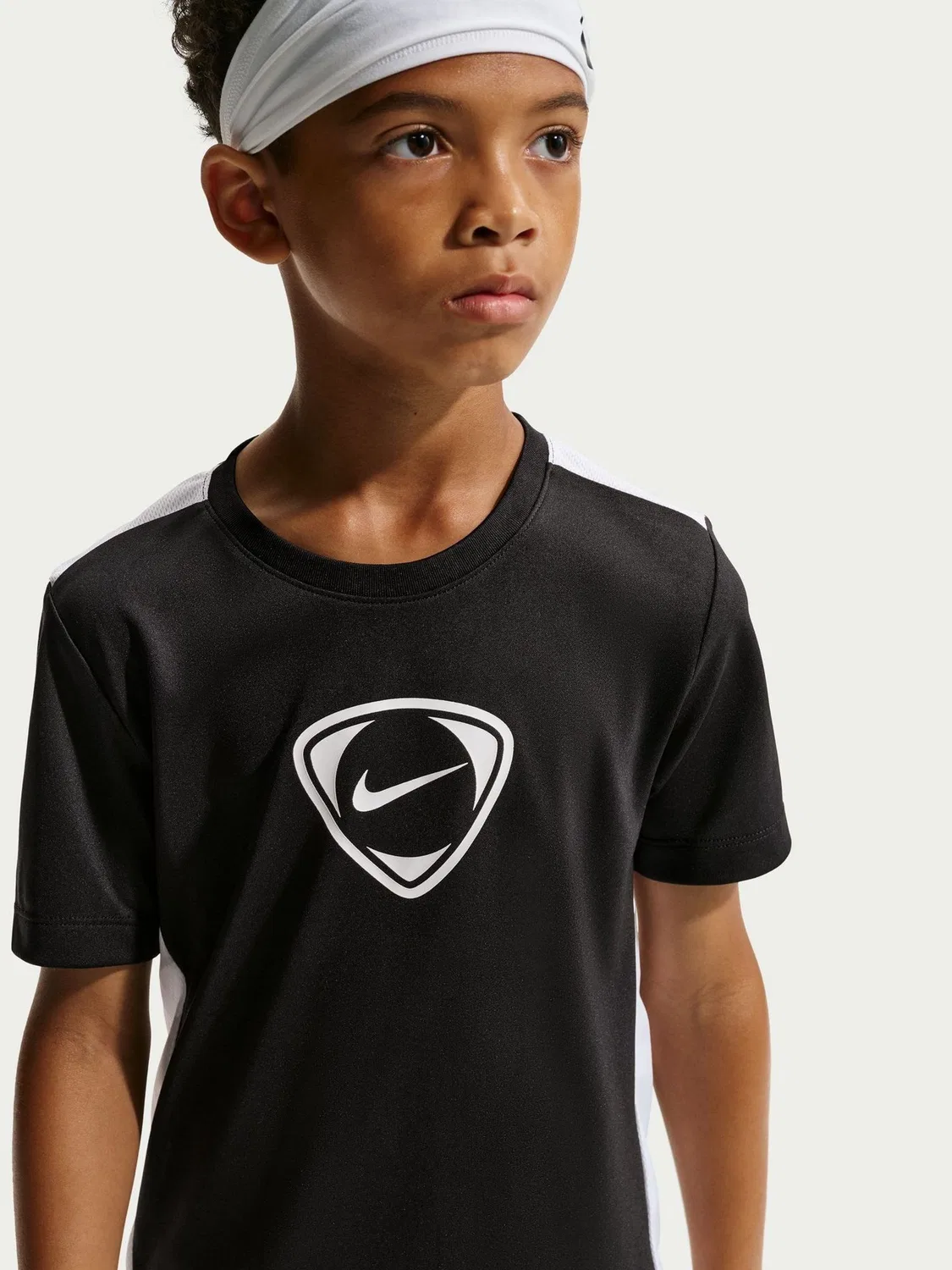Футболка футбольная Nike Academy+ Big Kids Dri-FIT, черно-белая — фото 3