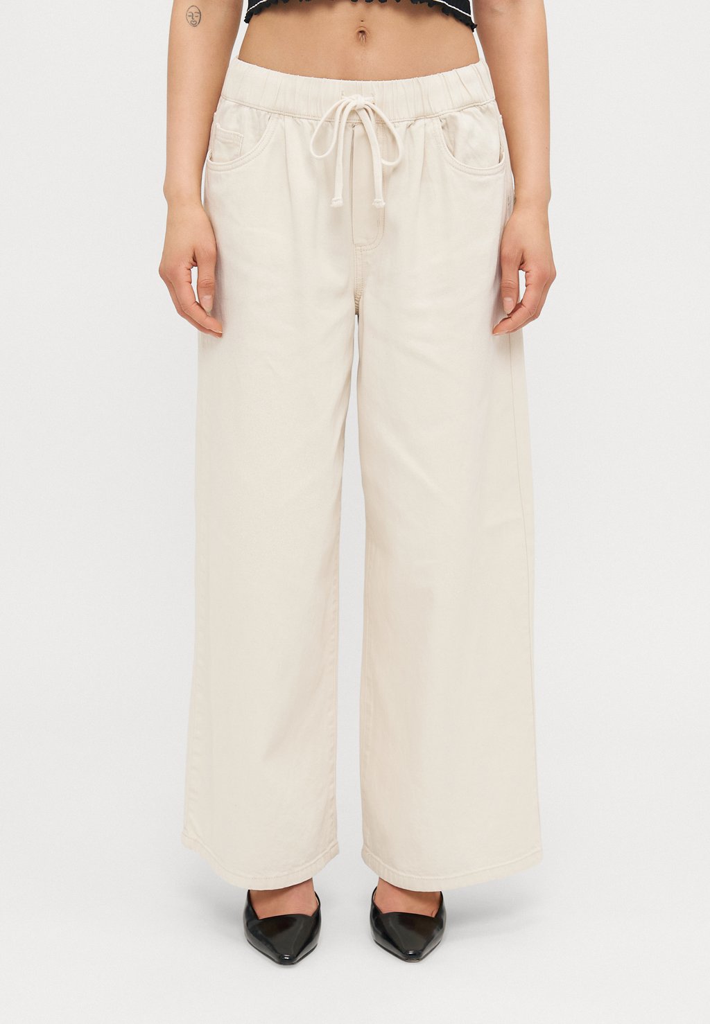 

Расклешенные джинсы VMVALERIA STRING Vero Moda Petite, кремовый