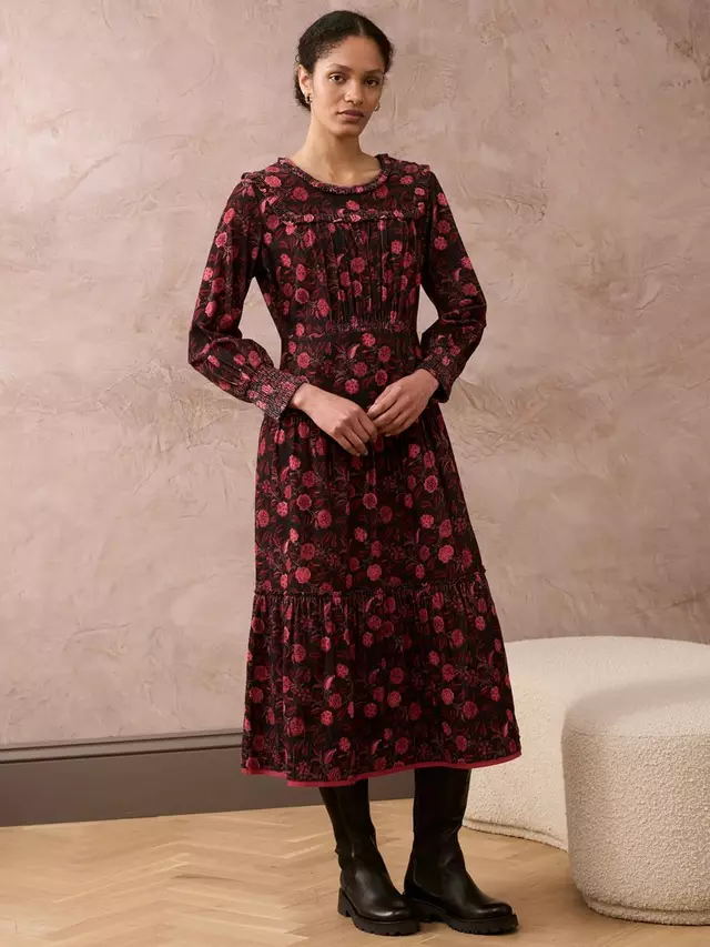 

Платье Brora Needlecord Floral Block Print, цвет carbon/henna