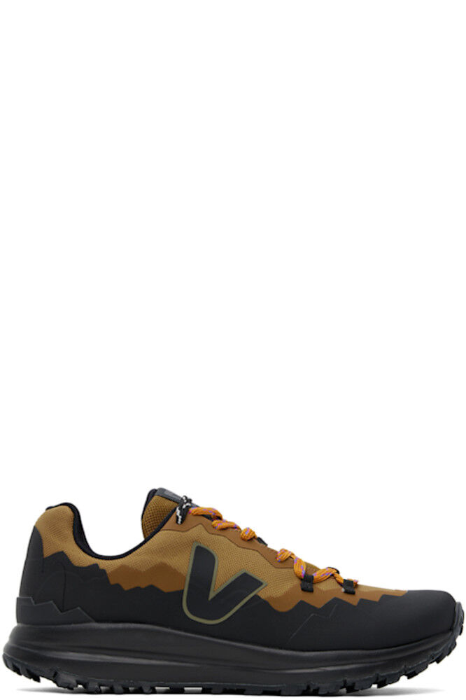 

Коричневые и черные кроссовки Fitz Roy Trek-Shell VEJA