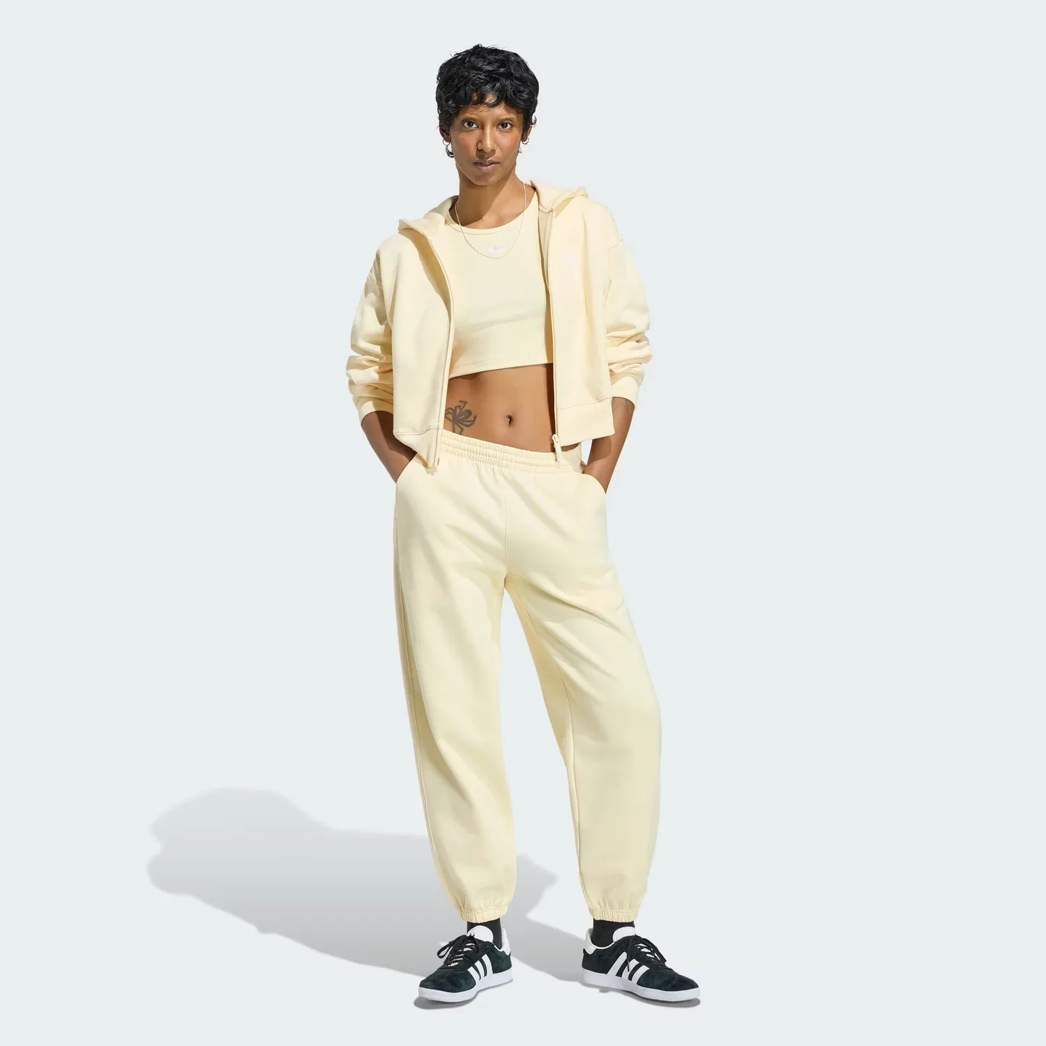 Женское худи на молнии с укороченным кроем Essentials Fleece Cropped FZ Adidas Originals, теплый ванильный — фото 3