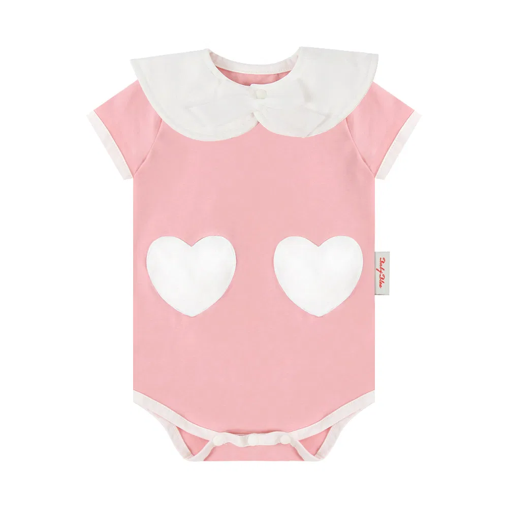 Детский боди-комбинезон с принтом и слюнявчиком, модель Barbie Heart BABYBLEE, Pink