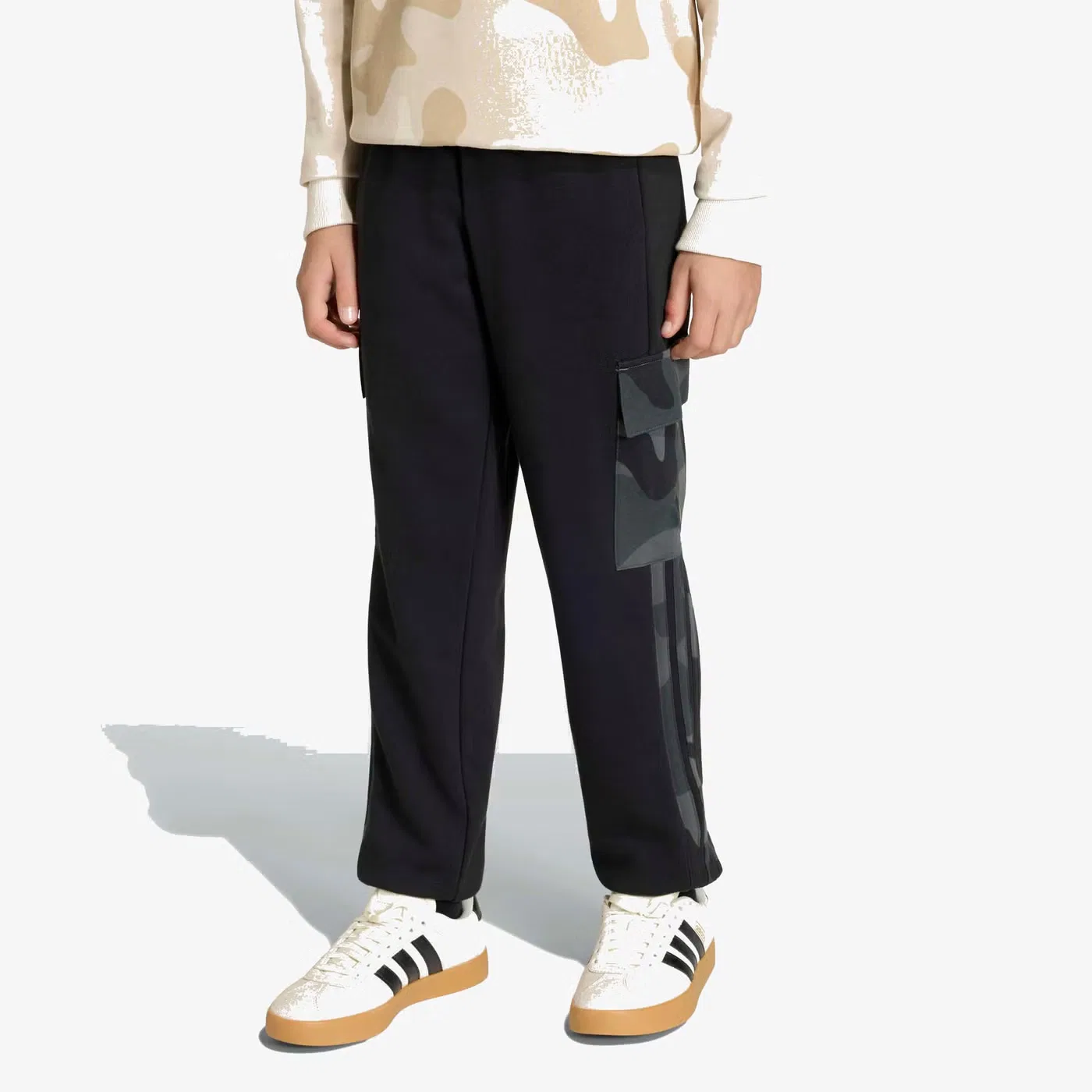 Брюки карго с камуфляжным принтом Seasonals Adidas, черный — фото 2