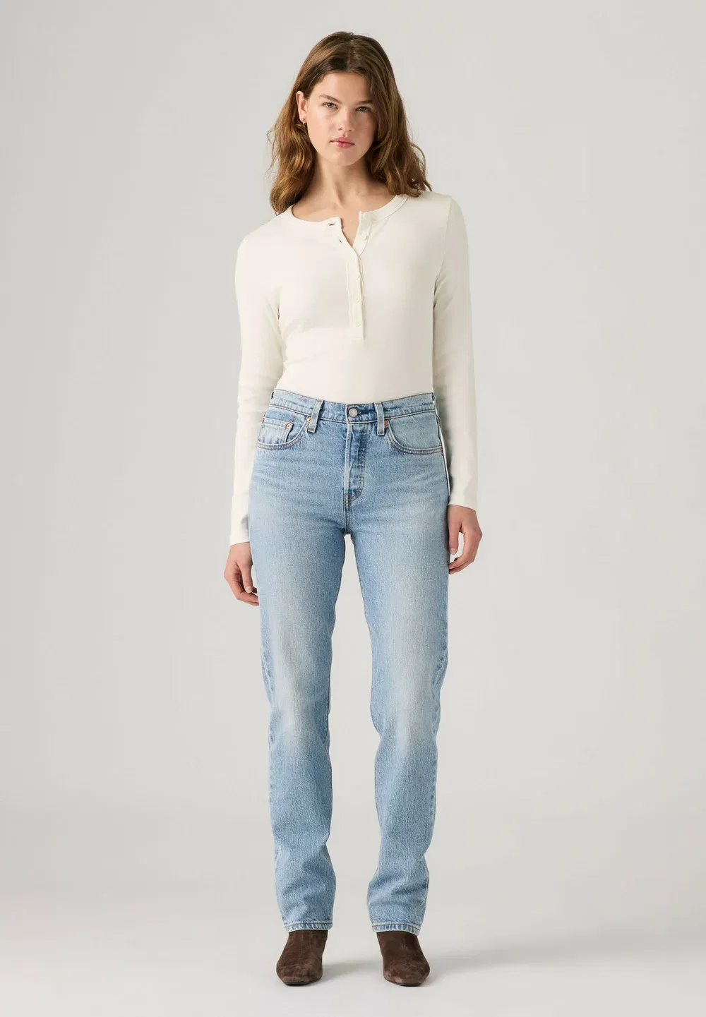 Женские джинсы 501 - джинсы прямого кроя Levi'S, Pretty Pleasing - Med Indigo - Worn In - — фото 2