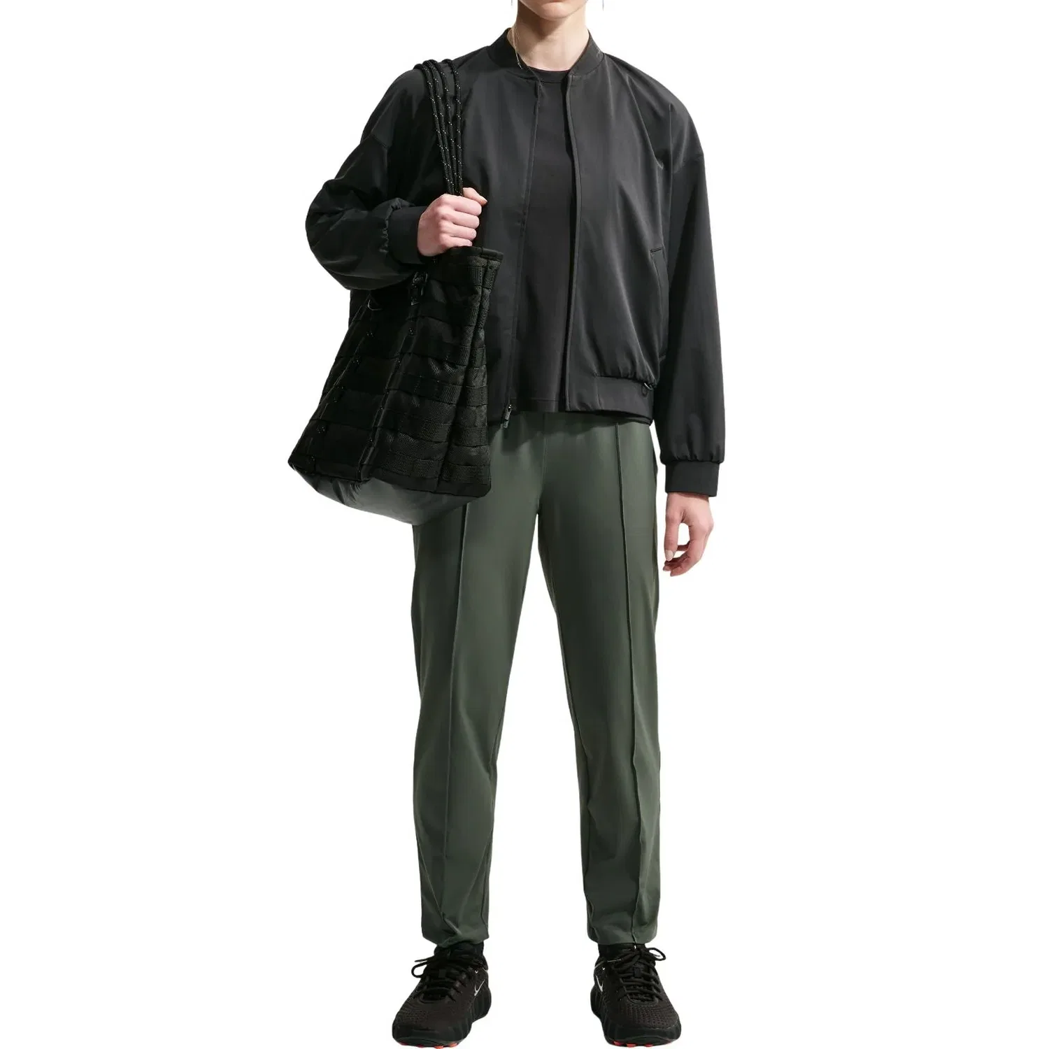 Женская куртка 24.7 PerfectStretch Dri-FIT UV Protection Oversized Bomber Jacket 'Black Dark Smoke Grey' Nike, Black/Dark Smoke Grey — фото 3