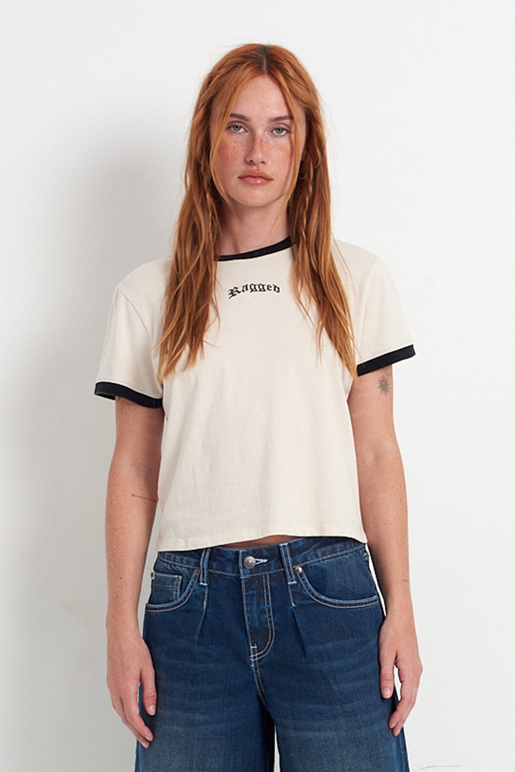 

Футболка с принтом TEE The Ragged Priest, бежевый