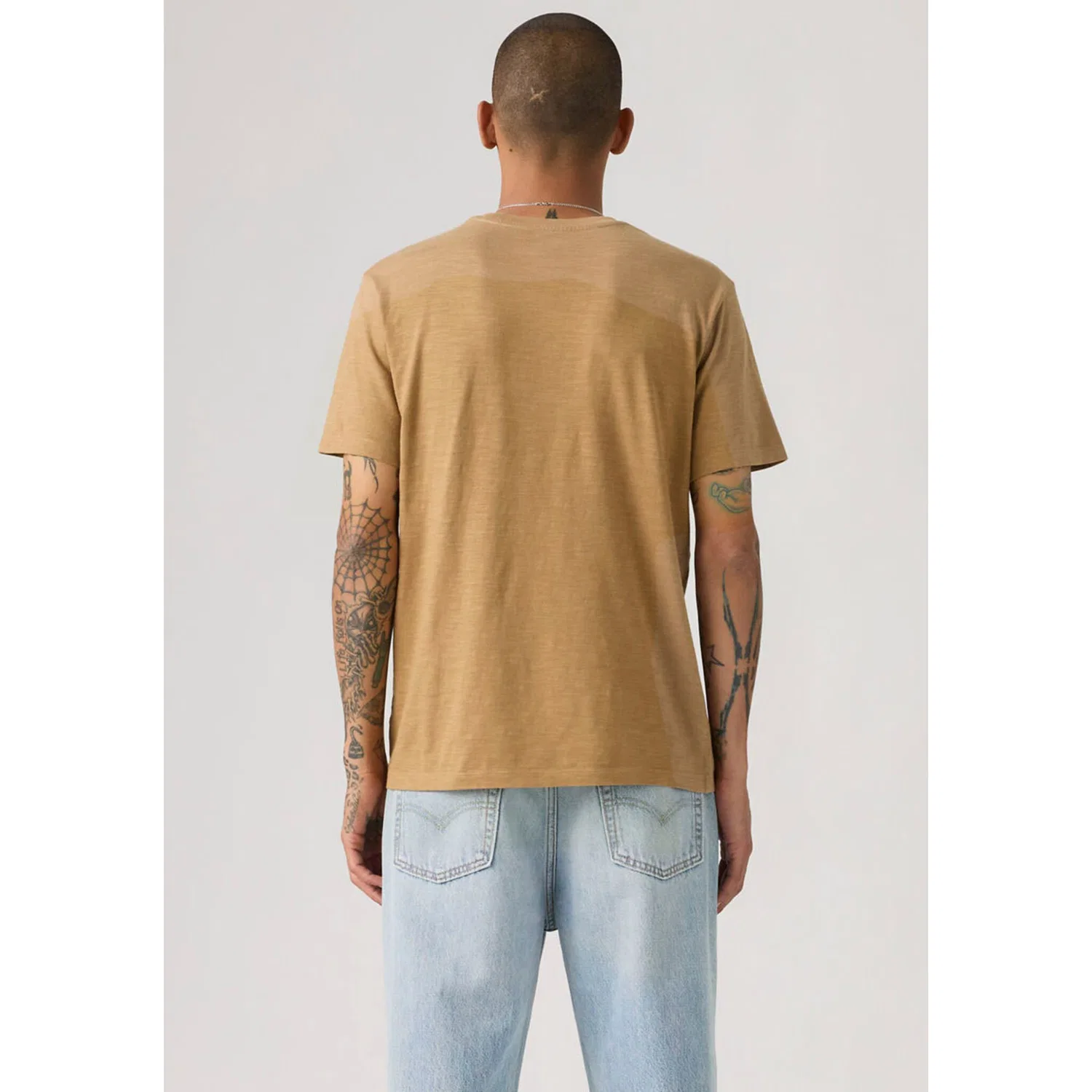 Мужская классическая футболка с нагрудным карманом Levi's, Tiger's Eye — фото 3