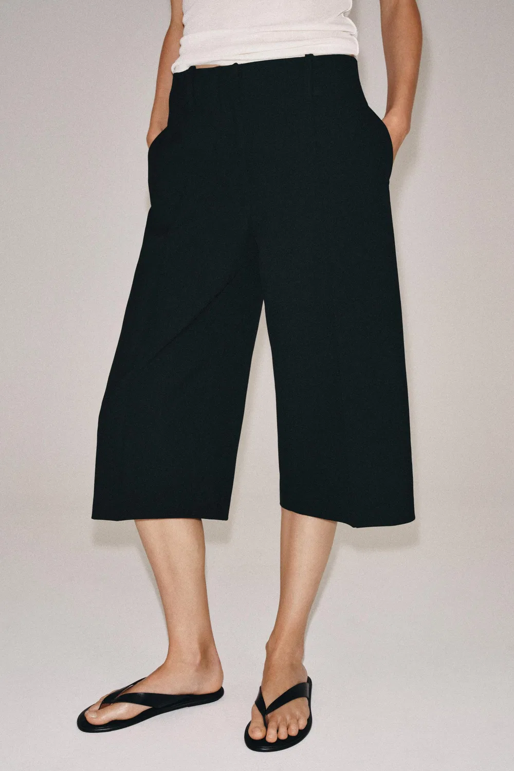 Шорты-бермуды из коллекции ZW с прямыми складками ZARA, Black — фото 4