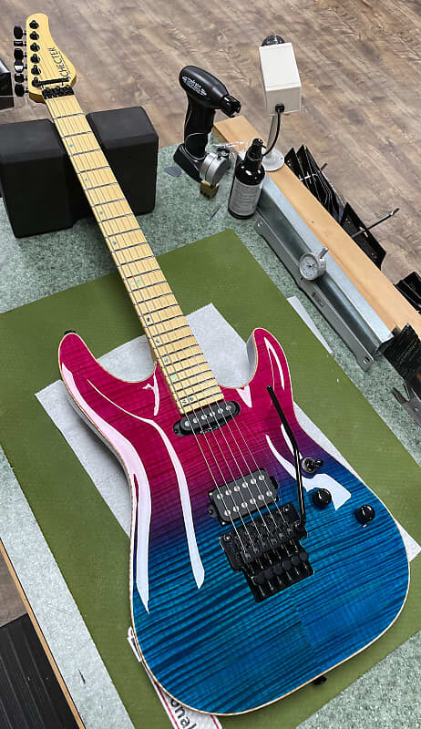 

Schecter USA Sunset Classic II Killerburst Spec - Bermuda Sunset