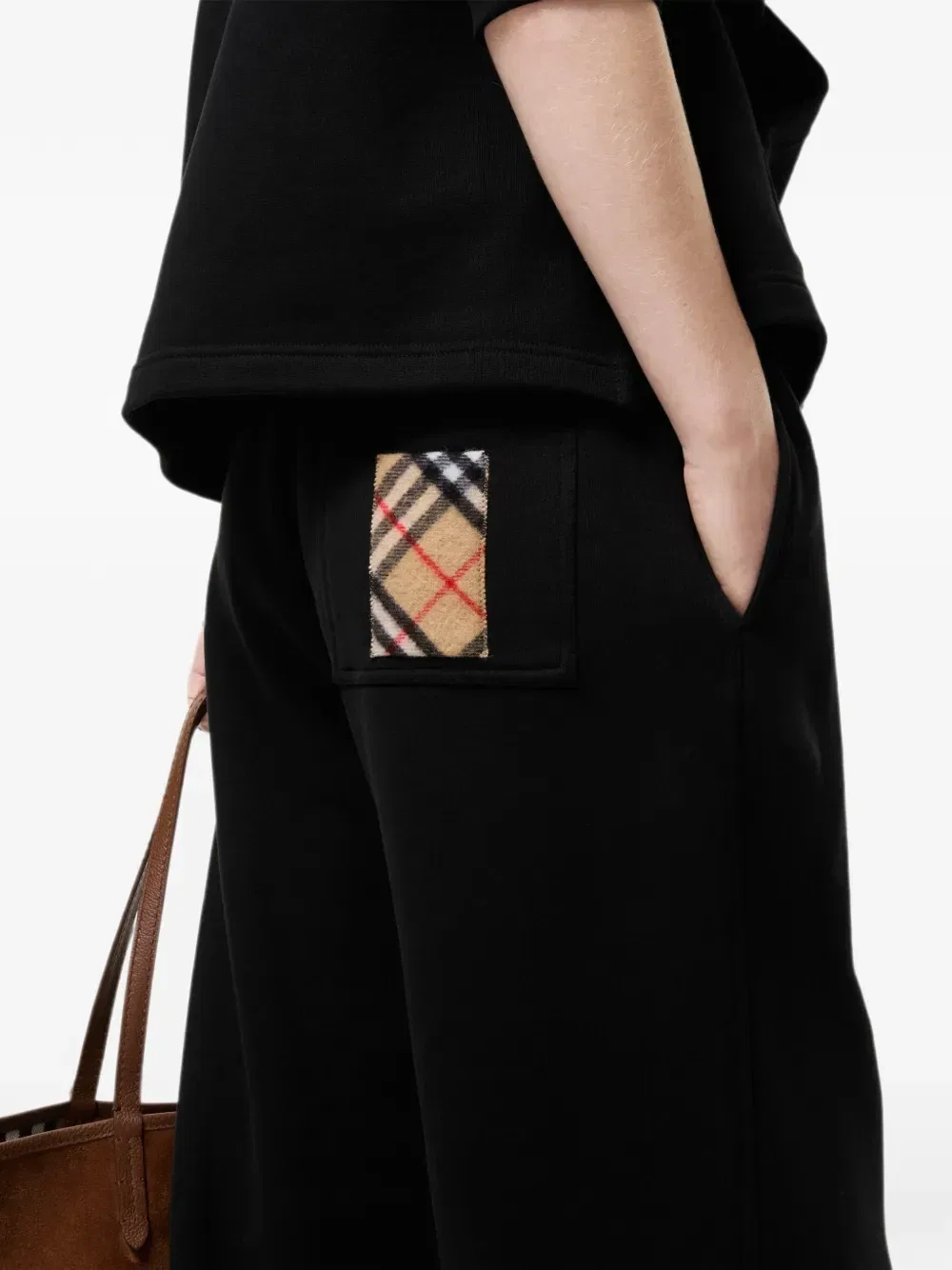 Хлопковые спортивные брюки с клетчатой этикеткой BURBERRY, черный — фото 4