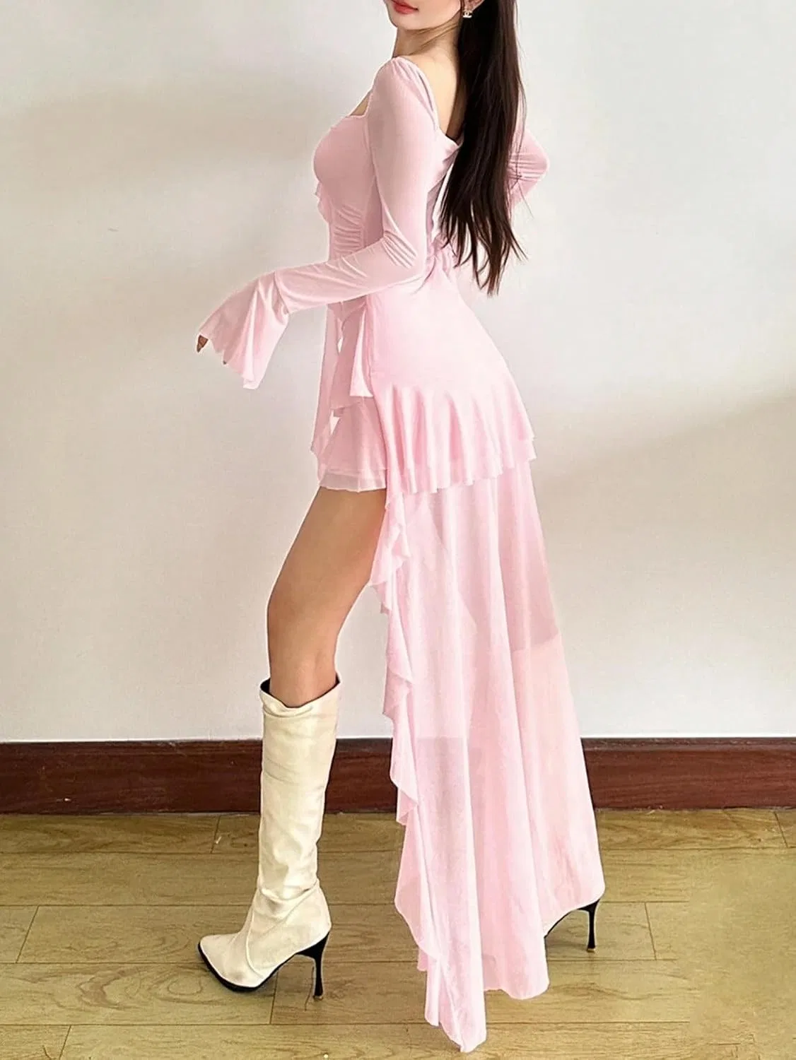 Женское асимметричное платье миди с открытыми плечами Pink — фото 3