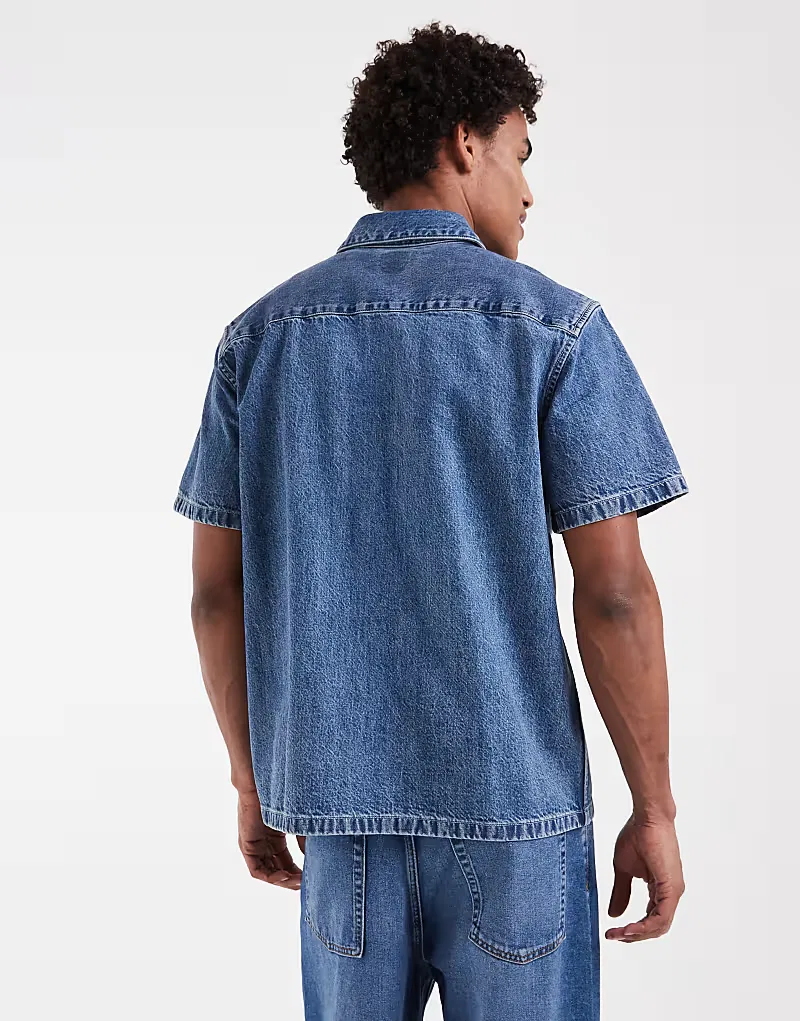 Джинсовая рубашка Levi's Workwear с карманом, средне-синий — фото 2