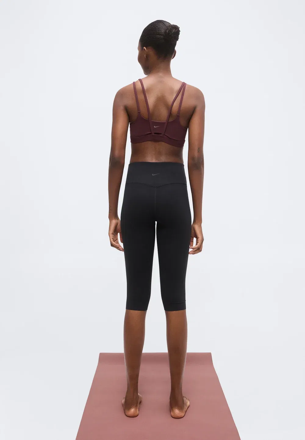 Укороченные спортивные брюки Zenvy - спортивные брюки 3/4 Nike Performance, Black/Cool Grey — фото 3