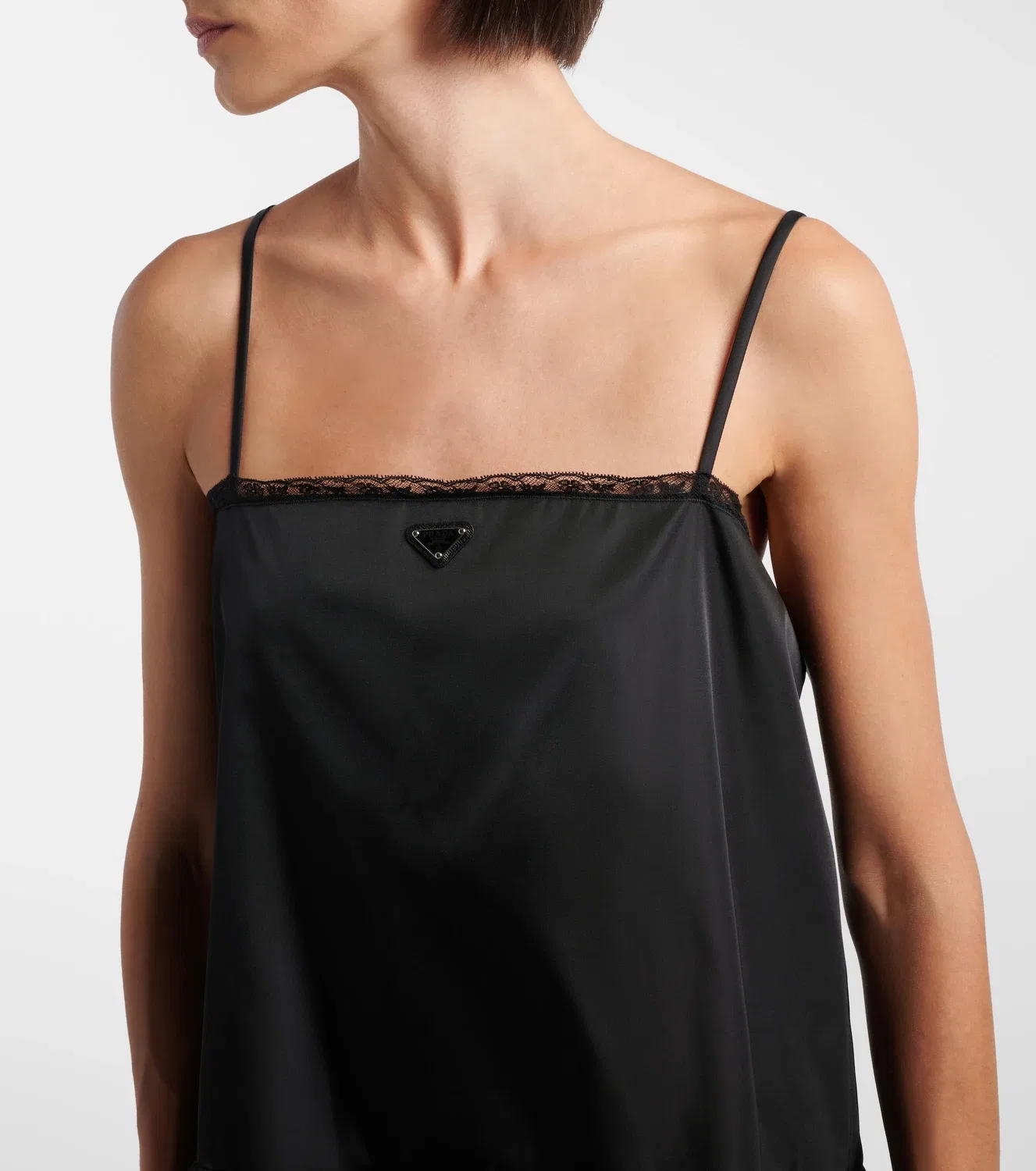 Мини-платье из Re-Nylon с кружевной отделкой Prada, черный — фото 3
