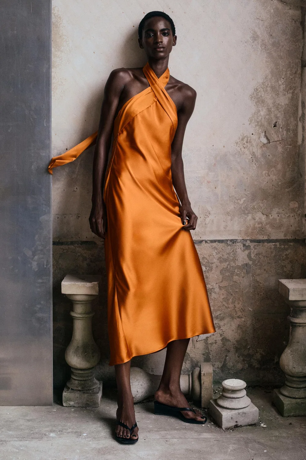 Атласное платье миди с завязками на шее ZARA, Orange