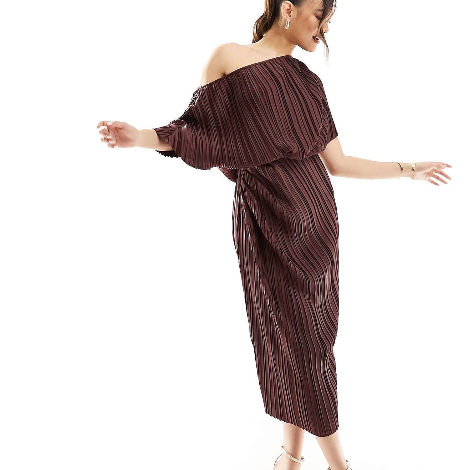 

Платье Asos Design Plisse Fallen Shoulder Midi, коричневый