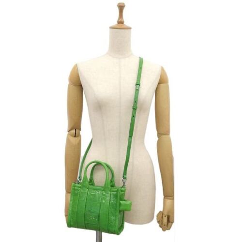 

Сумка через плечо из блестящей мятой кожи Micro Tote (цвет папоротниковый зеленый) The Marc Jacobs