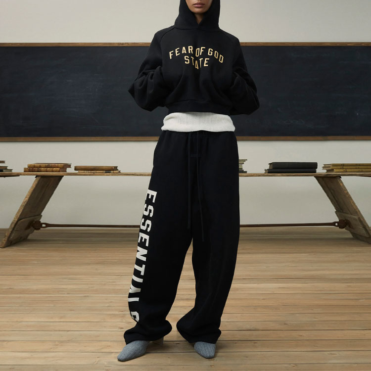 Флисовые свободные спортивные штаны Fear Of God Essentials, Обсидиановый черный/Черный — фото 4