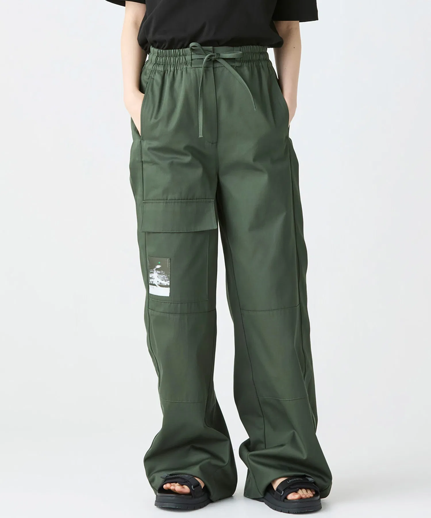 Брюки карго LACOSTE широкие прямые тёмно-зелёные — фото 2