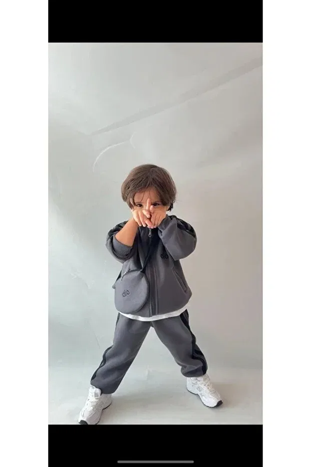 Детский спортивный костюм для мальчиков и девочек с вышивкой Alo Embroidered Inside-Embossed Tracksuit Awix, I'm So Mad