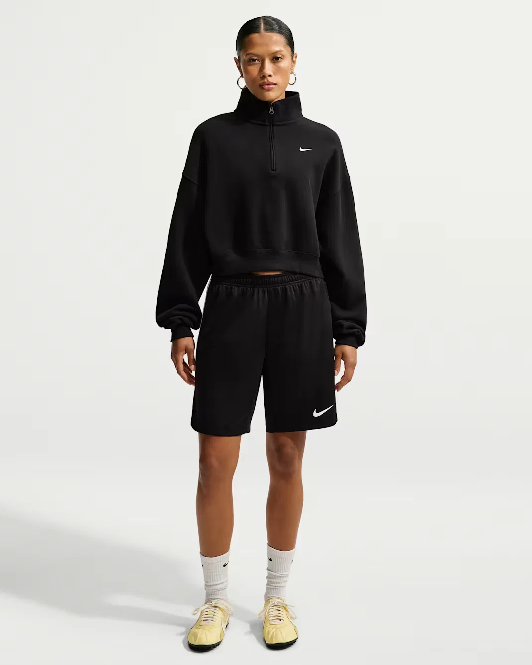 Женский укороченный топ свободного кроя с молнией на четверть длины Nike Studio Fleece Medium Weight, Total Black/Sail — фото 4