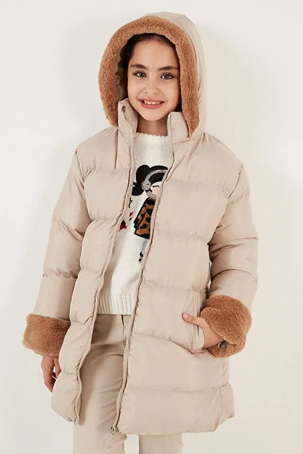 Детский пуховик с капюшоном Soft Lined Hooded Puffer Coat Lela, Beige — фото 2