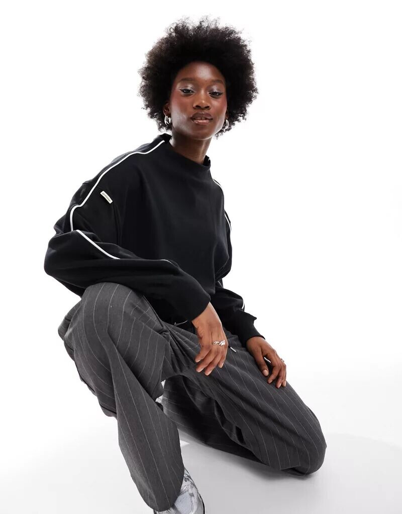 

Черная футболка с длинными рукавами и воротником-стойкой Nike Sportswear Collection