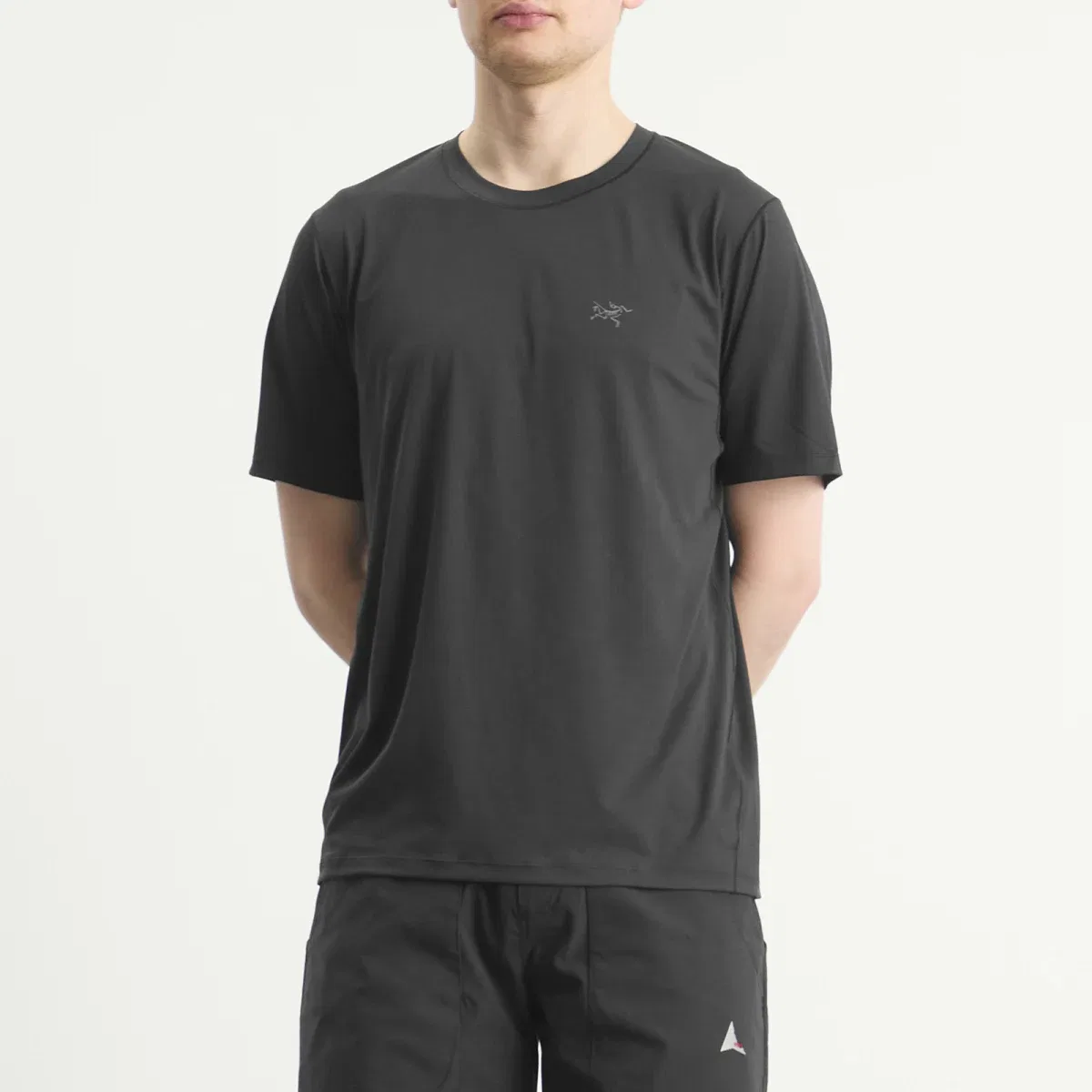 Футболка с коротким рукавом из легкого полиэстера Cormac Crew T-Shirt Arcteryx, Black — фото 2