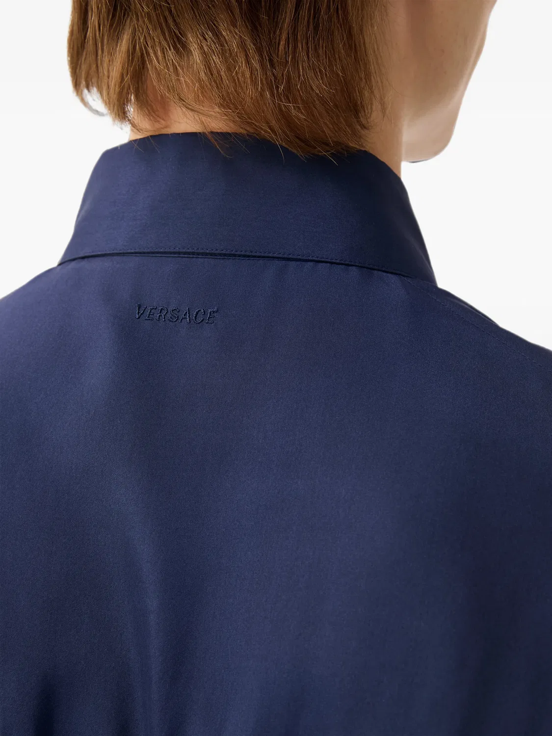 Поплиновая рубашка с вышивкой Versace, синий — фото 4