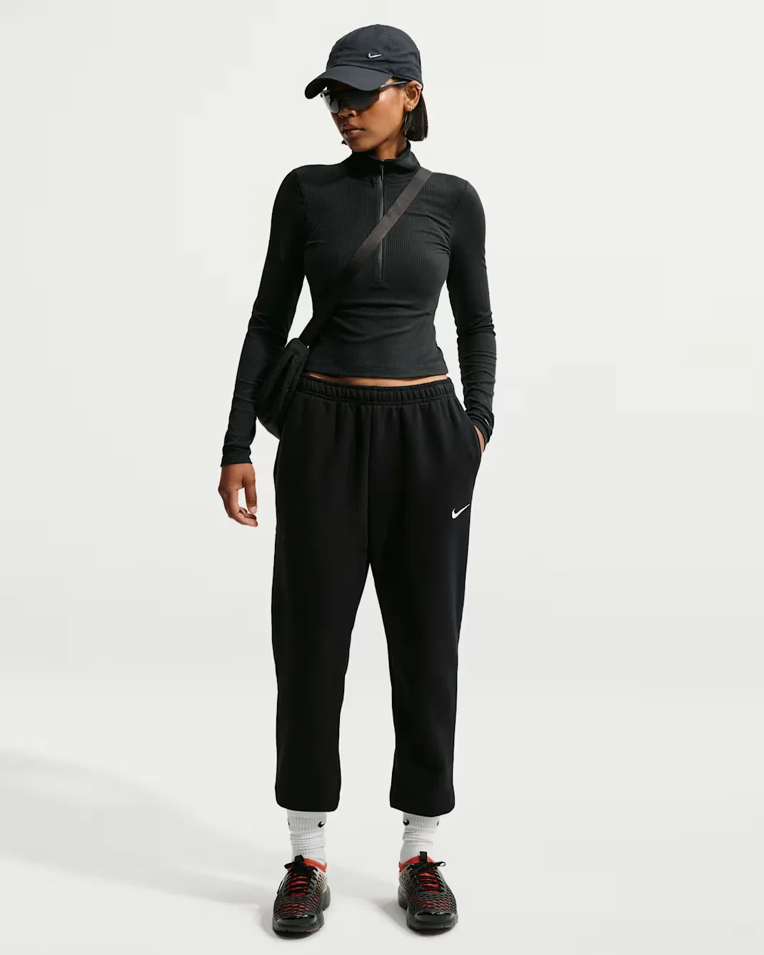 Женские спортивные брюки средней посадки Nike Studio Fleece Medium Weight, Total Black/Sail