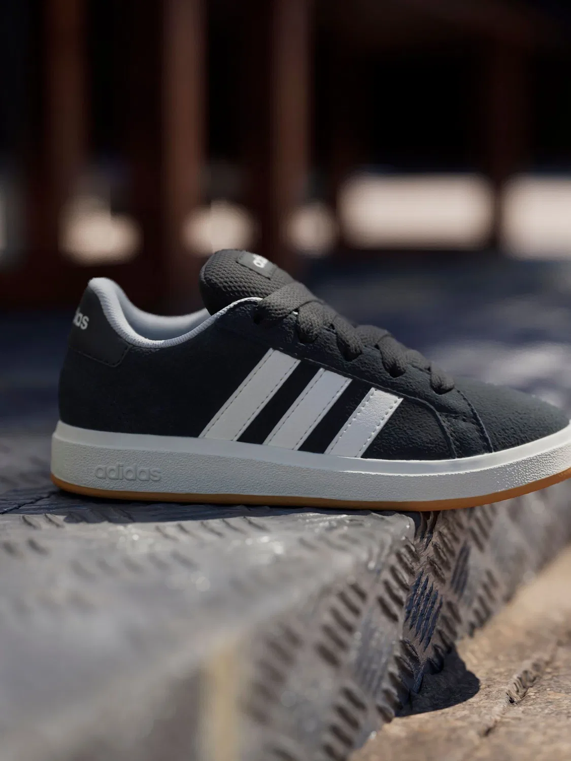Кроссовки adidas Grand Court 00s, черные — фото 2