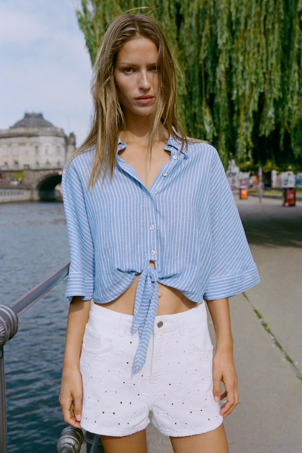 Z1975 Шорты средней посадки с перфорацией и вышивкой ZARA, ecru-white — фото 2