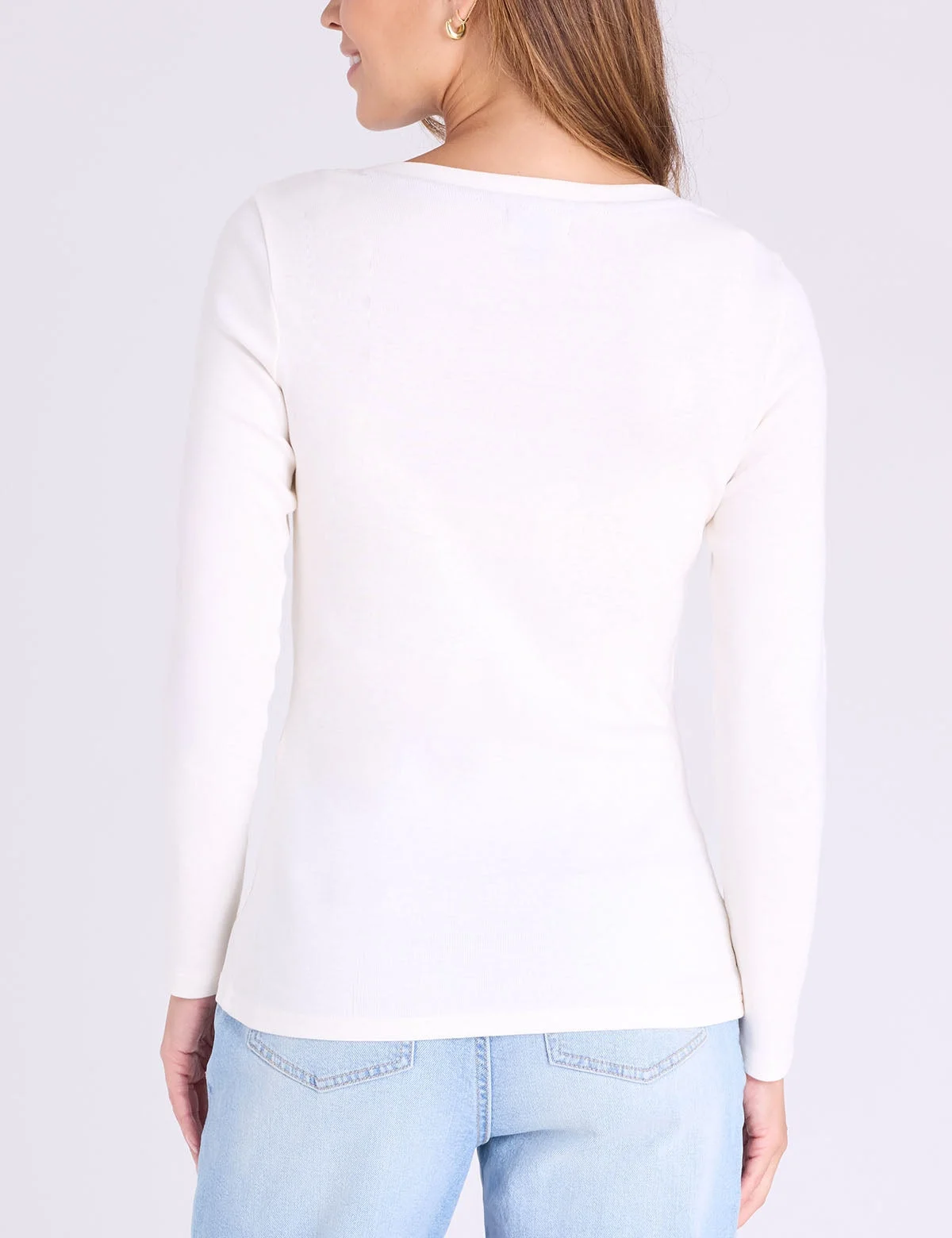 Женский лонгслив U.S. Polo Assn. V-Neck T-Shirt, кремовый — фото 2