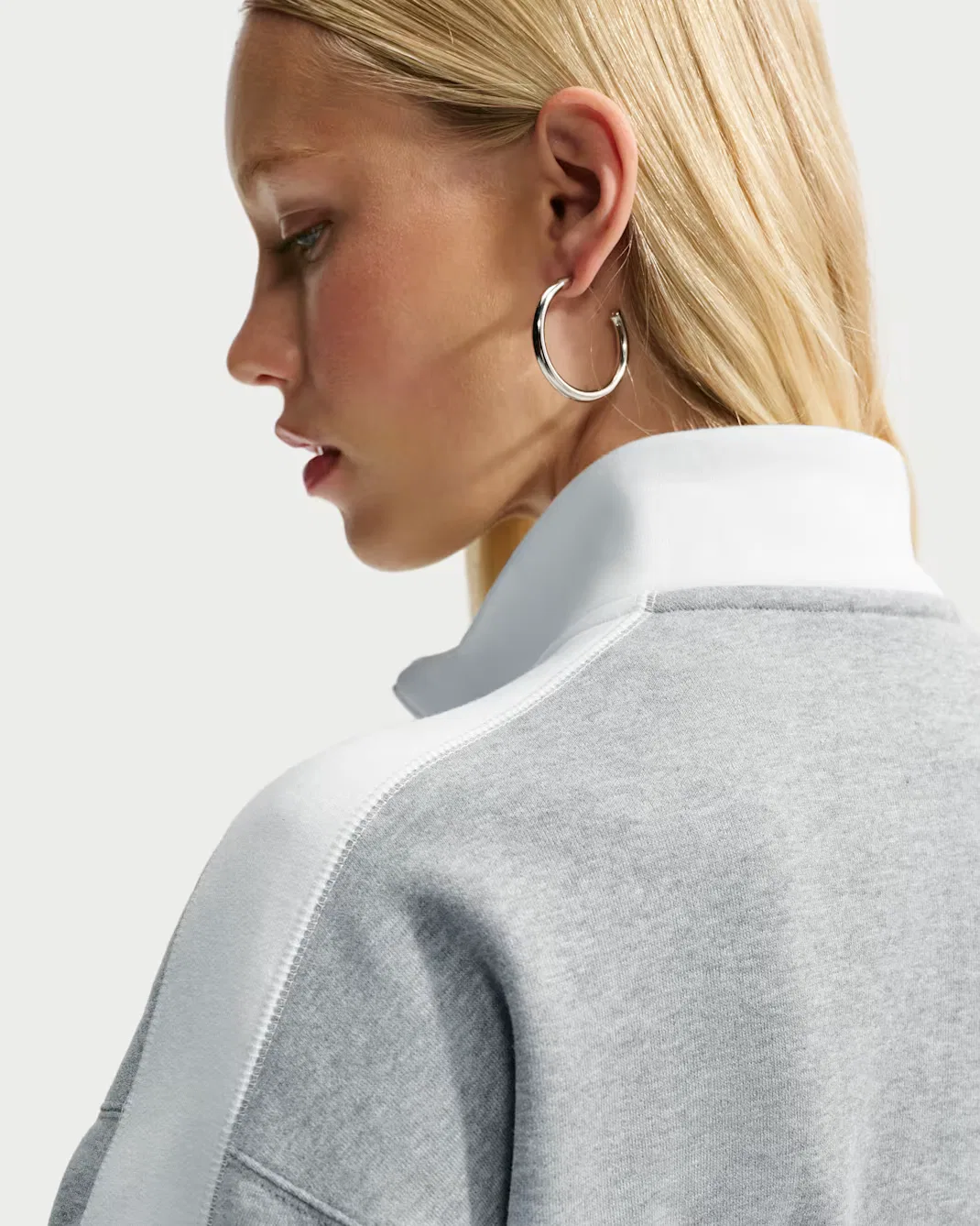Женская спортивная куртка Nike Studio Fleece Medium Weight "Nike Run Club", Dark Grey Heather/Sail/Sail — фото 2