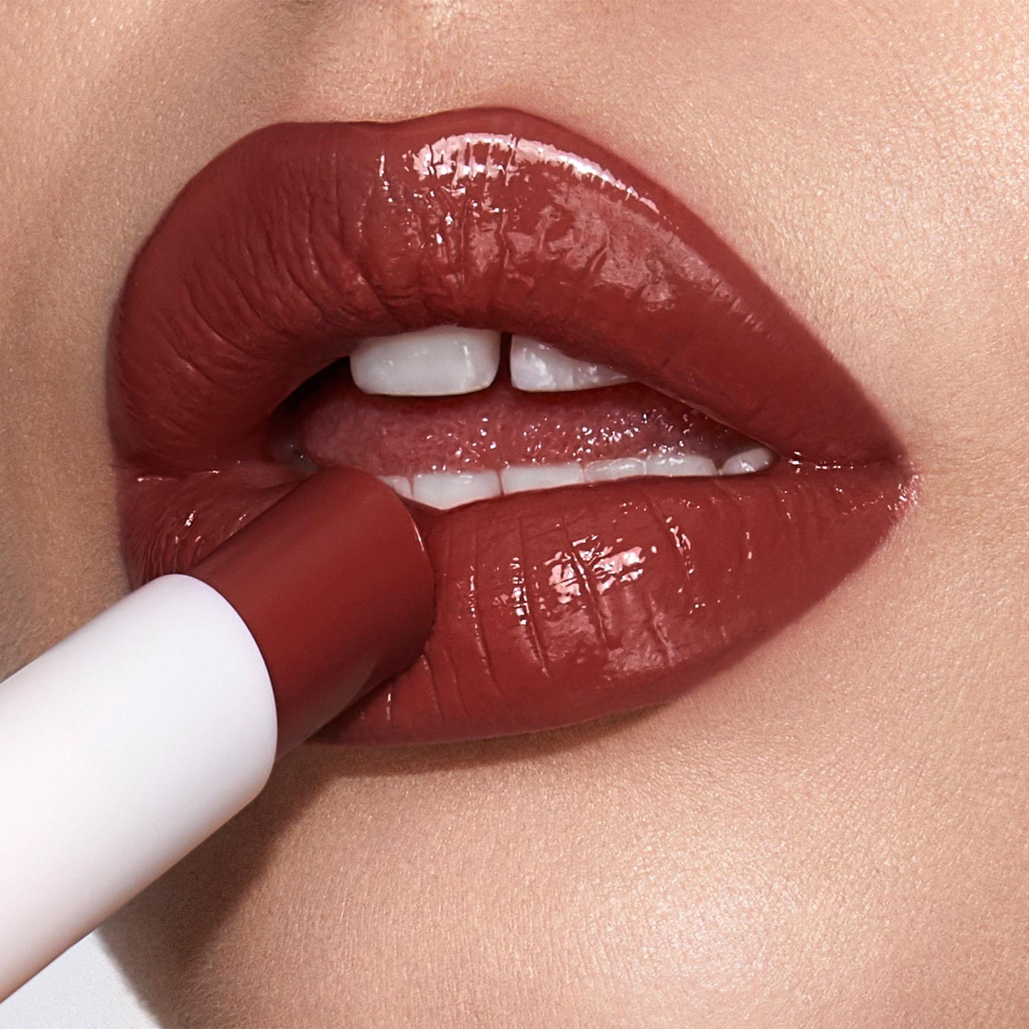 Помада для губ hyaluronic happikiss Charlotte Tilbury, happiberry, вес 2.4 гр. — фото 2