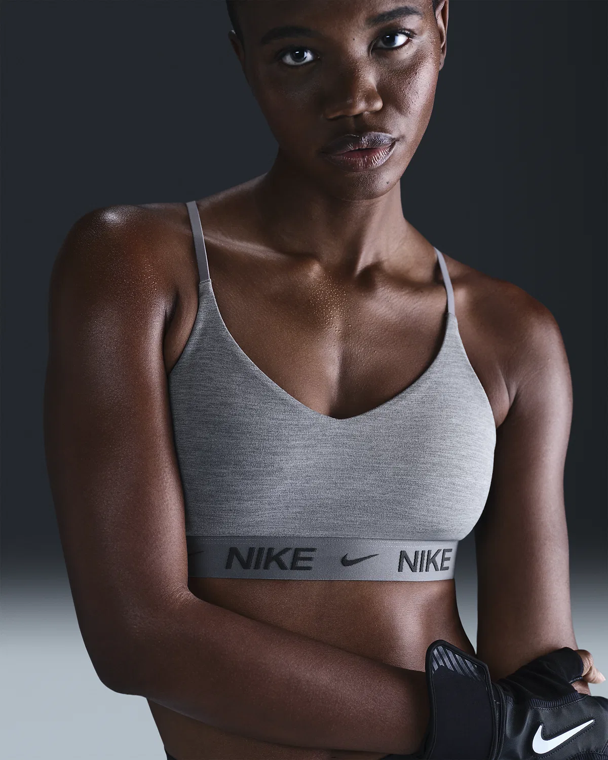 Женский спортивный бюстгальтер Nike Indy Light Support с регулировкой и подкладкой, Smoke Grey/Pure