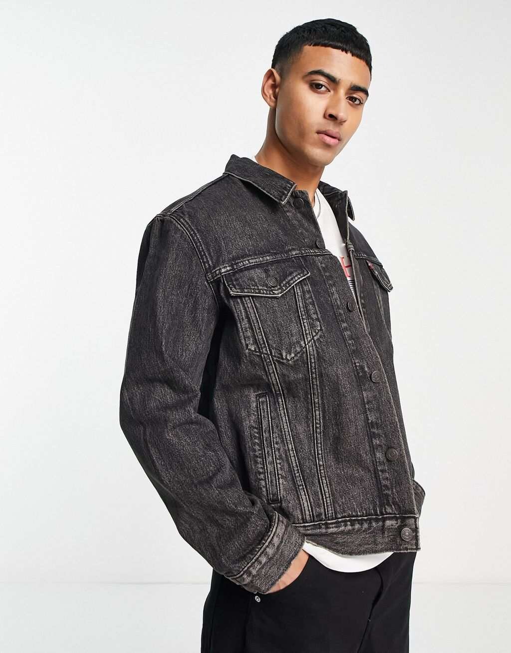 

Черная джинсовая куртка Levi's Trucker с карманами, Черный, Черная джинсовая куртка Levi's Trucker с карманами