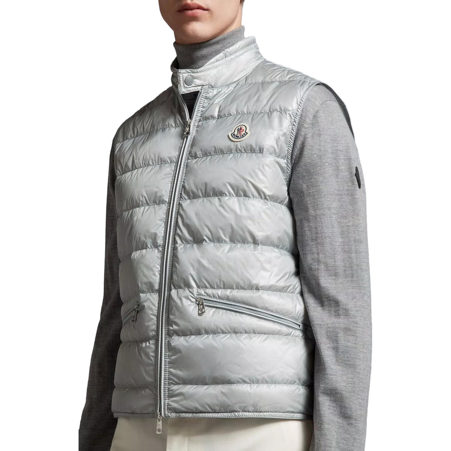 Мужская жилетка Moncler светло-серого цвета — фото 3