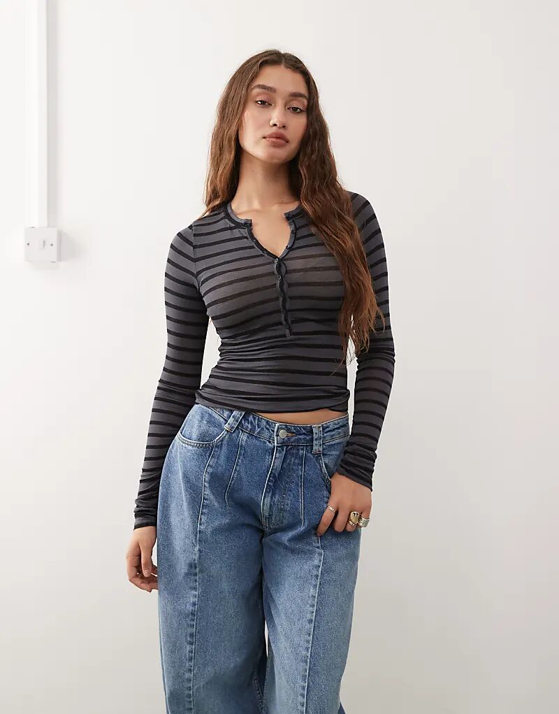 

Лонгслив хенли с длинными рукавами Weekday в серо-черную полоску