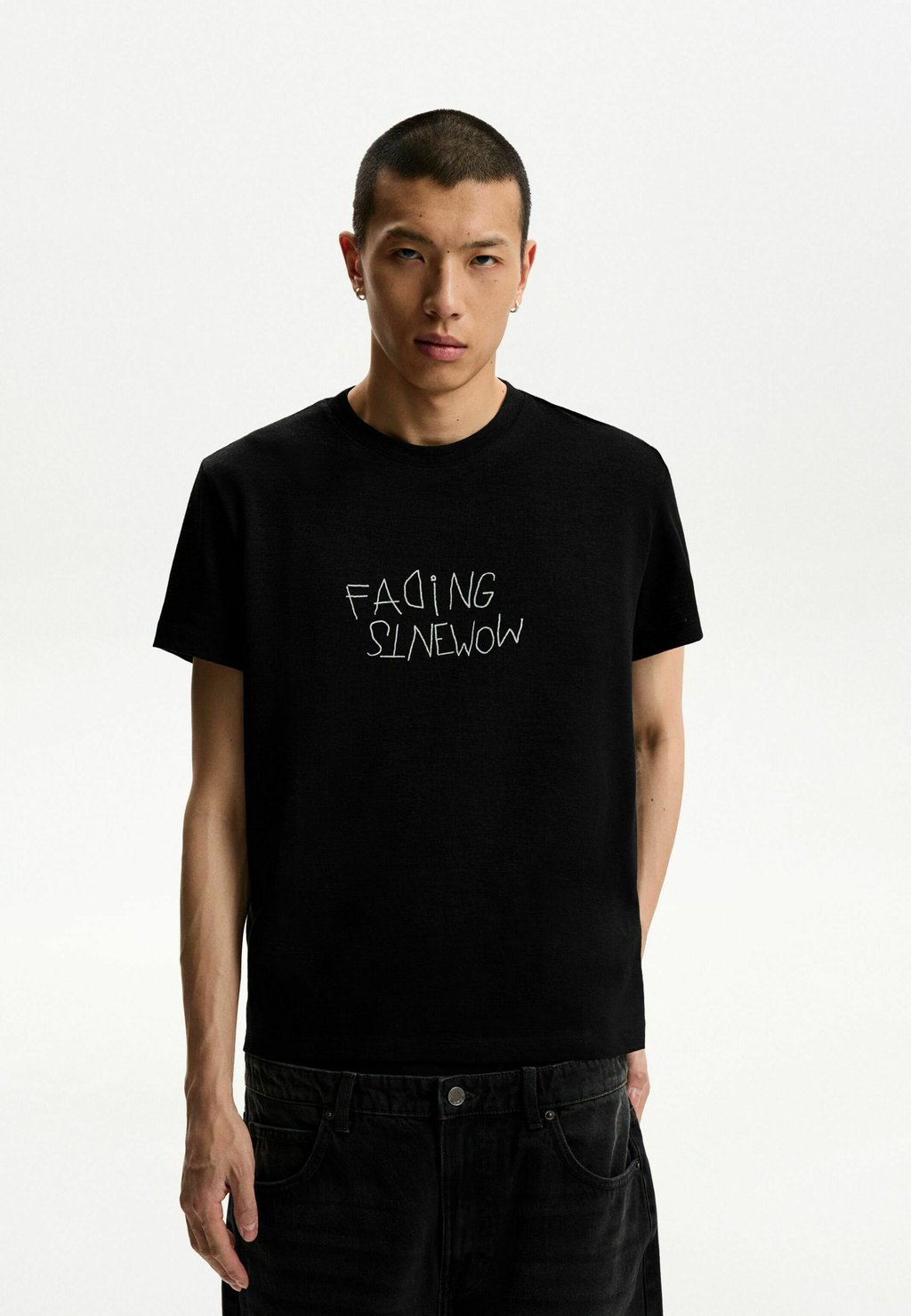 

Футболка с принтом SHORT SLEEVE Bershka, черный