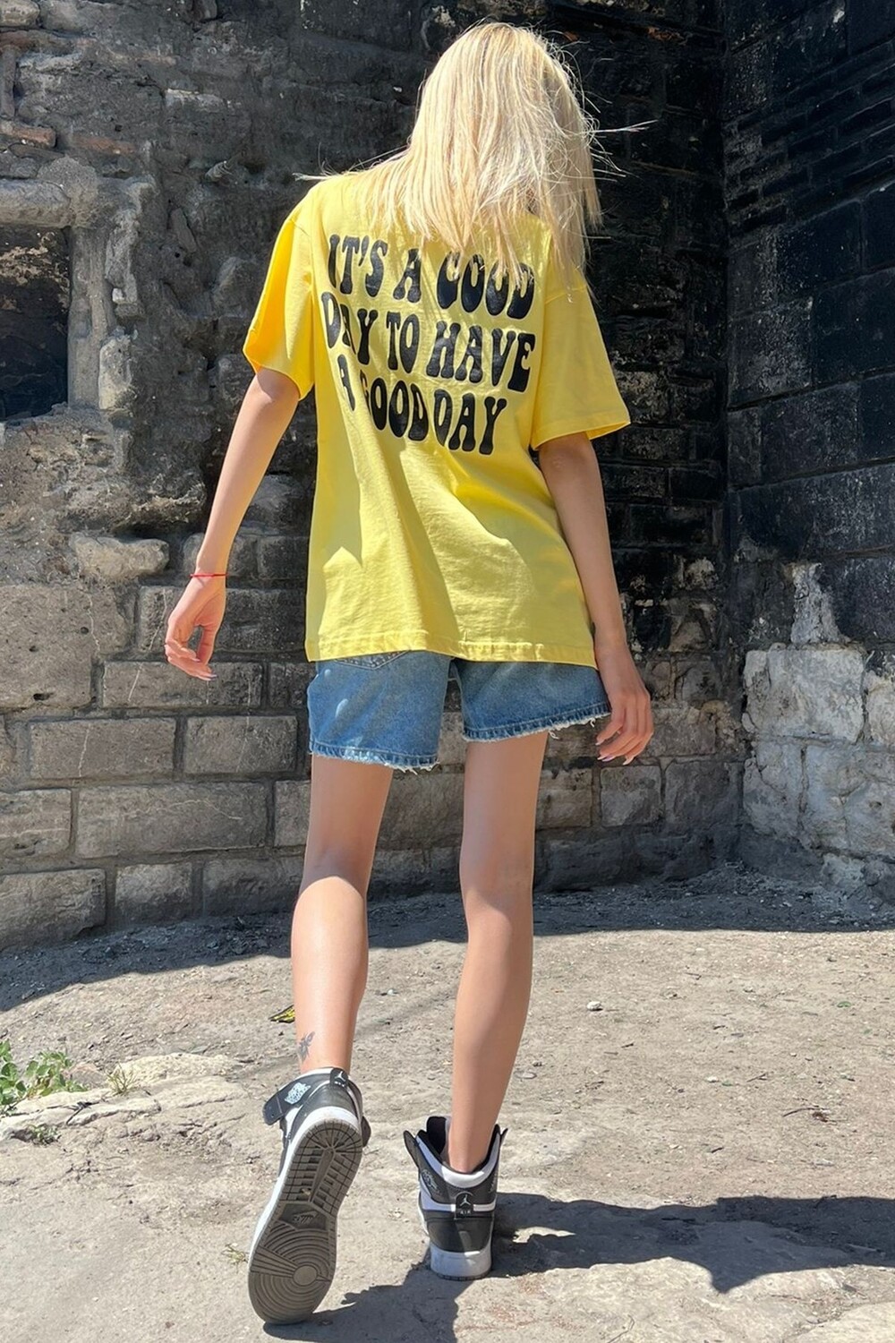 

Футболка Madmext, желтый