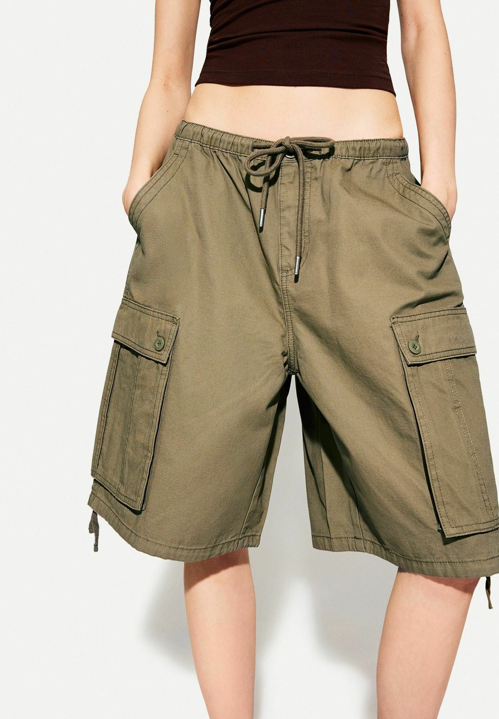

Шорты BERMUDA Bershka, хаки