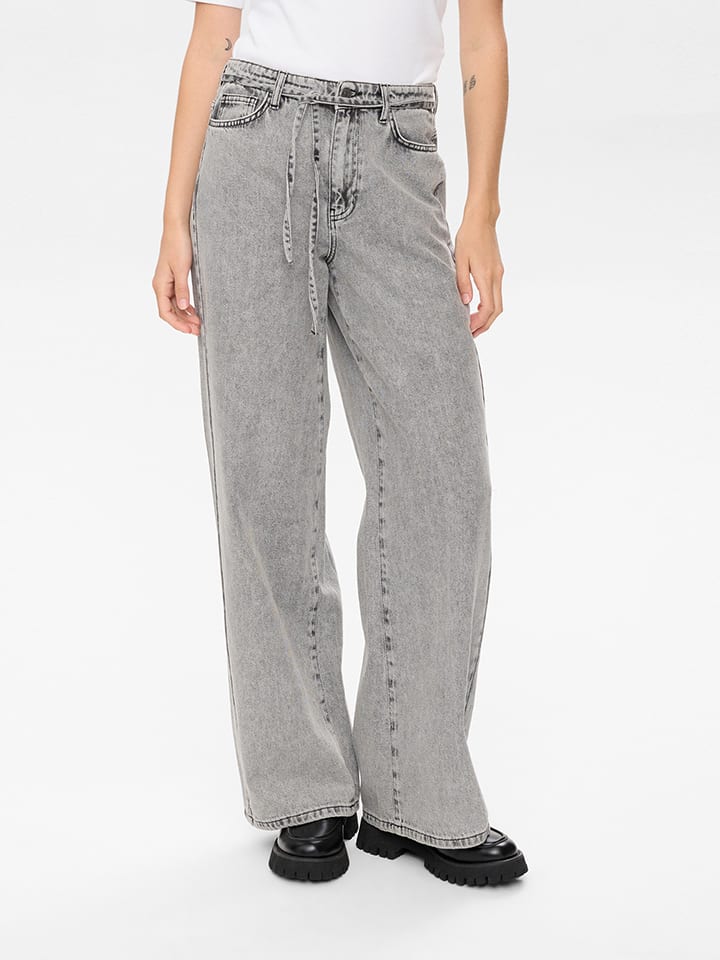 

NÜMPH Джинсы "Nubrooklyn" - удобный крой - серого цвета