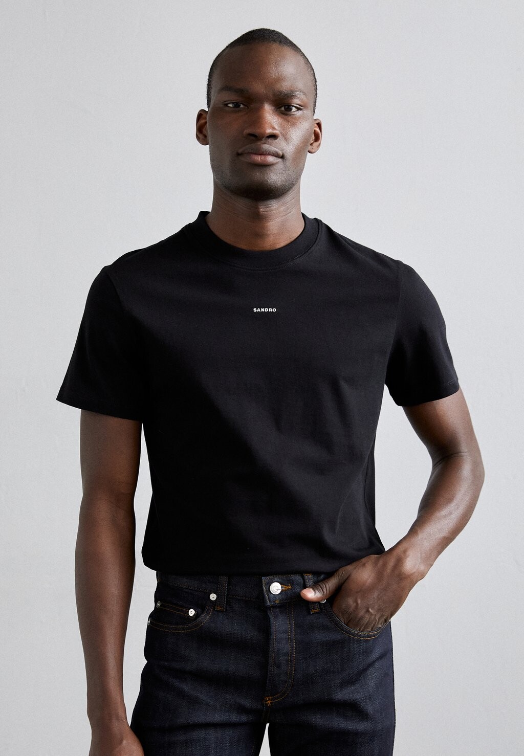 

Базовая футболка Tee sandro, цвет noir