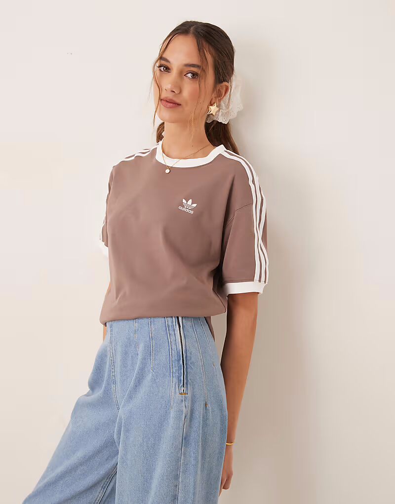 

Футболка Adidas Originals Adicolor Classics с тремя полосками коричневого цвета