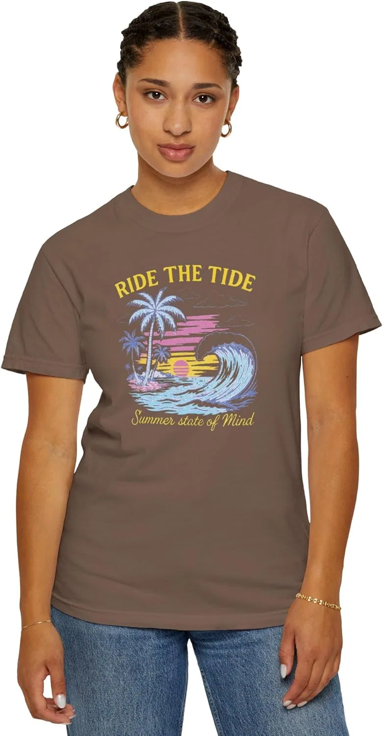 Футболка Ride The Tide Surf Sunset, Comfort Colors 1717, пальмы, океанская волна, ретро-пляжное искусство — фото 2