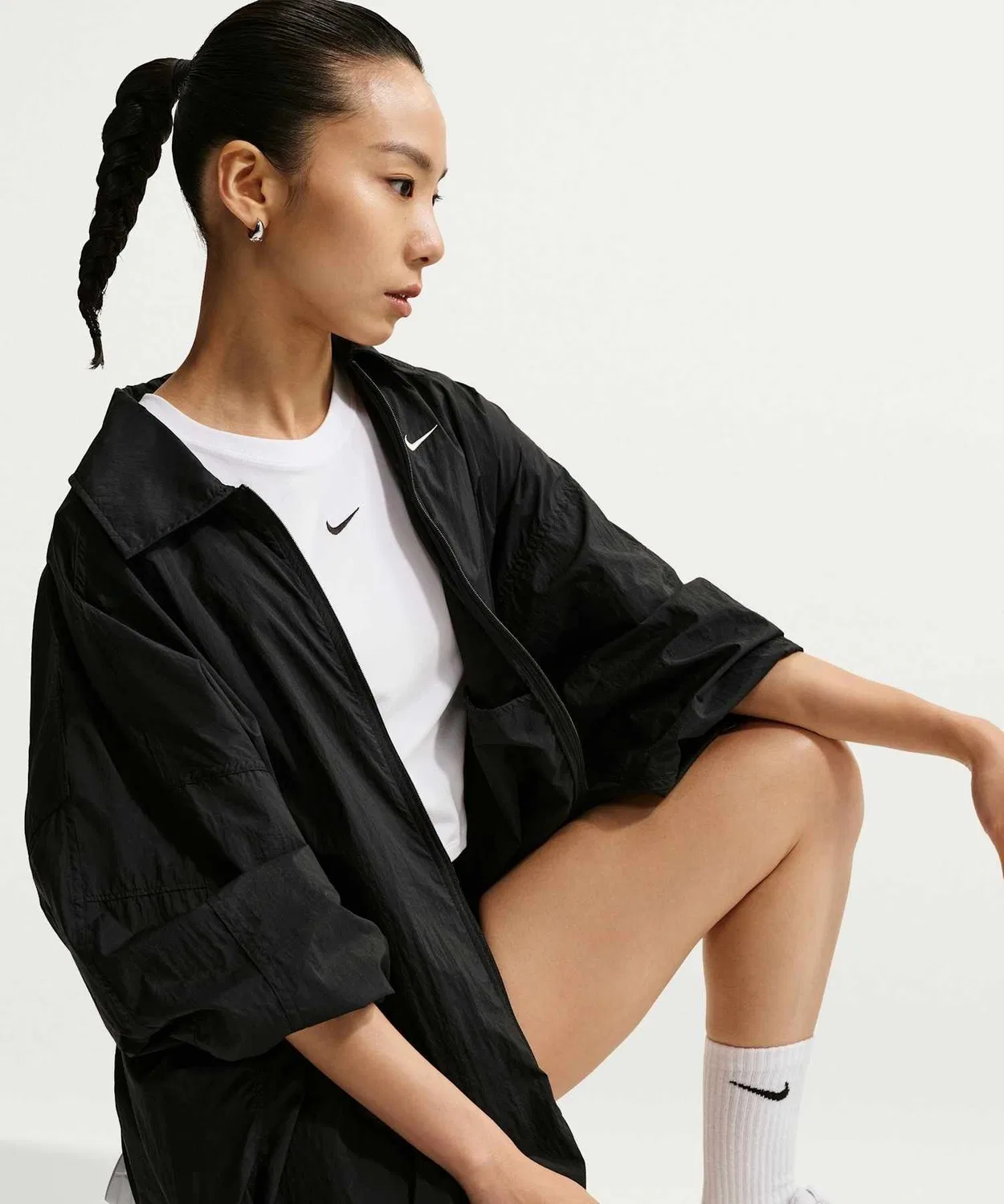 Куртка Nike Sportswear Women's Oversized Lightweight UV Jacket, чёрная — фото 3