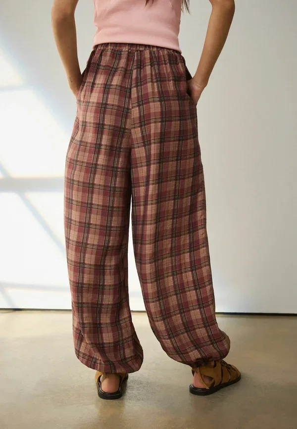 Брюки-баллоны Next, Sheer balloon leg trousers, цвет розовый с ржавым принтом — фото 3